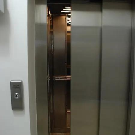 Park Apartment *