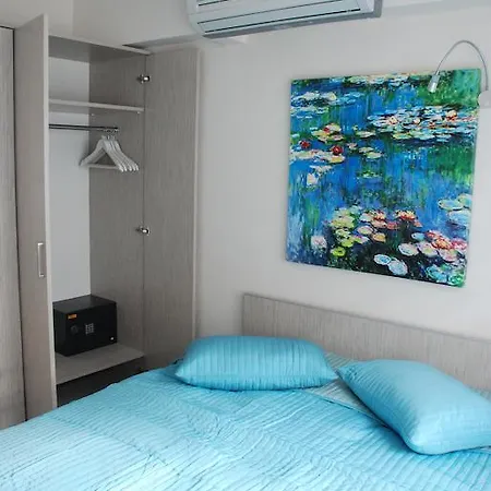 Park Apartment *